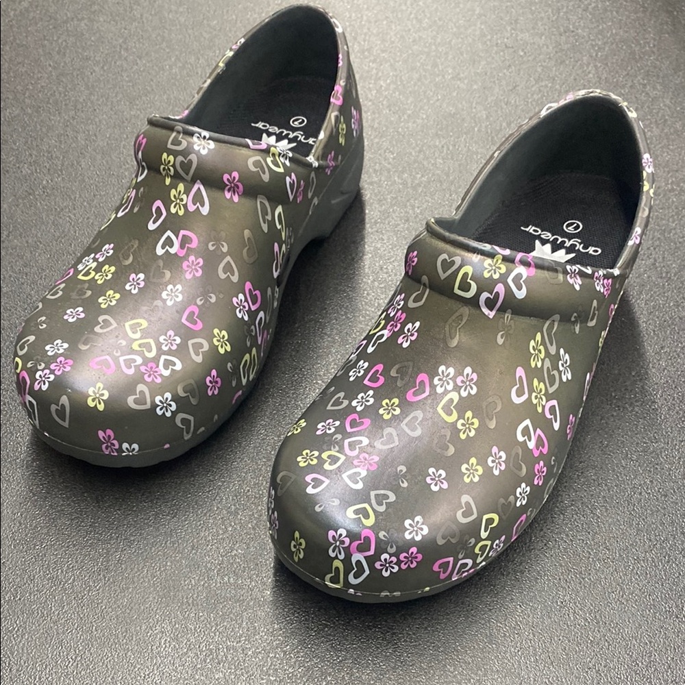 Anywear Nursing Clogs Lucky in Love